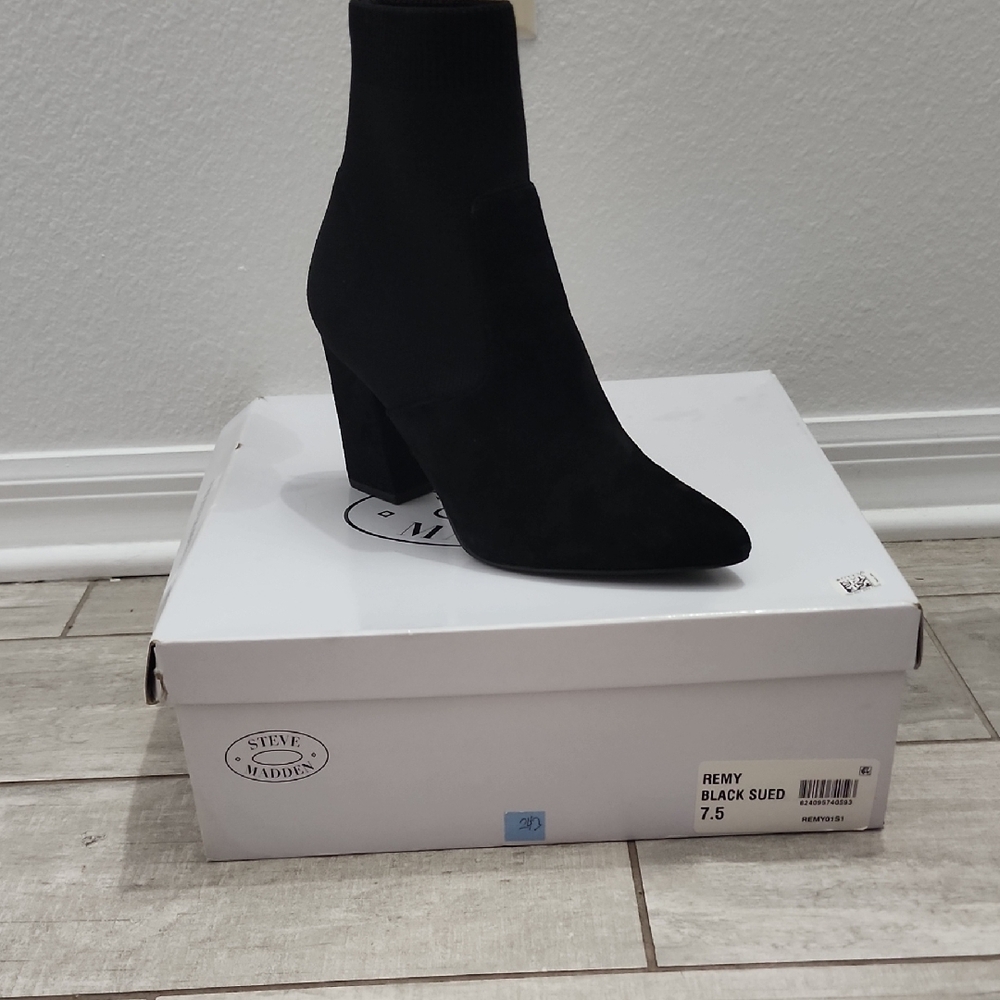 Steve Madden Black Suede Pointed Toe Block Heel Ankle Boot